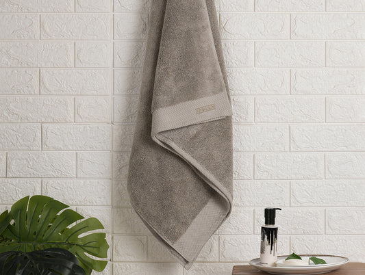 London Fog - Light Grey 100% Egyptian Cotton Bath Towel - Luxury Egyption Cotton By Spaces
